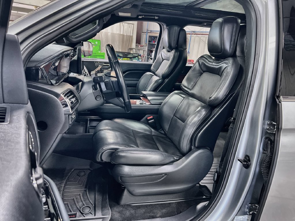 Used 2022 Lincoln Navigator Reserve RWD image 11
