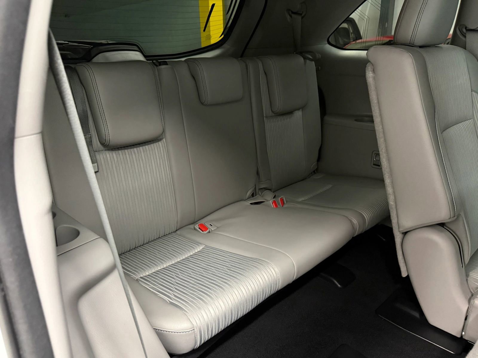 Used 2017 Toyota Highlander Plus w/ Carpet Mat Package AWD/4WD image 23