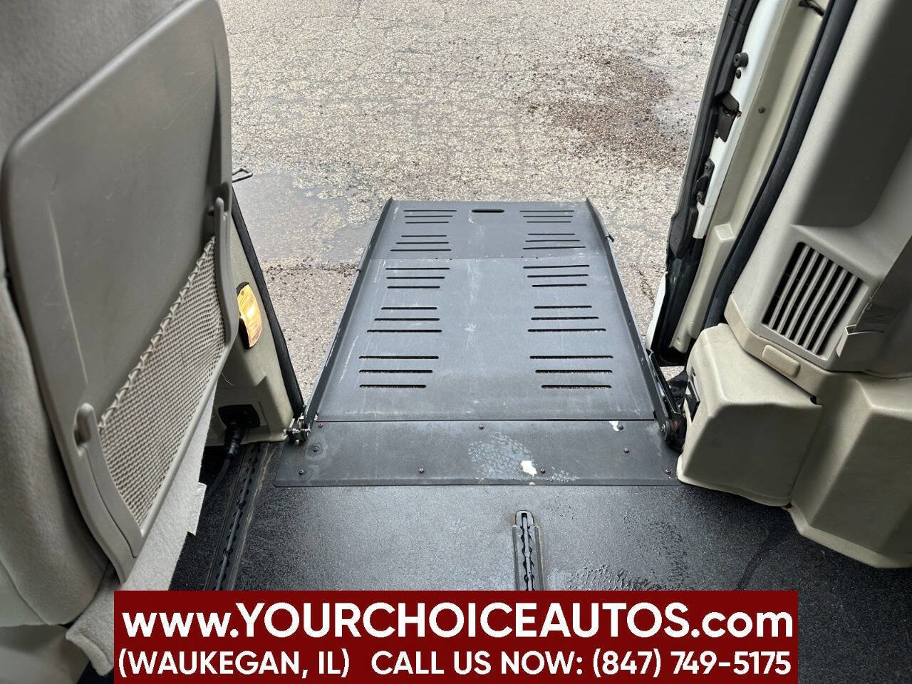 Used 2012 Dodge Grand Caravan SE image 22