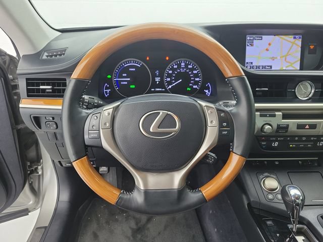 Used 2015 Lexus ES 300h w/ Navigation System Package FWD image 21