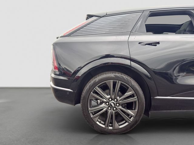 Used 2025 Cadillac Optiq Sport 2 image 30