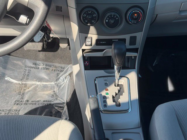 Used 2013 Toyota Corolla LE FWD image 13