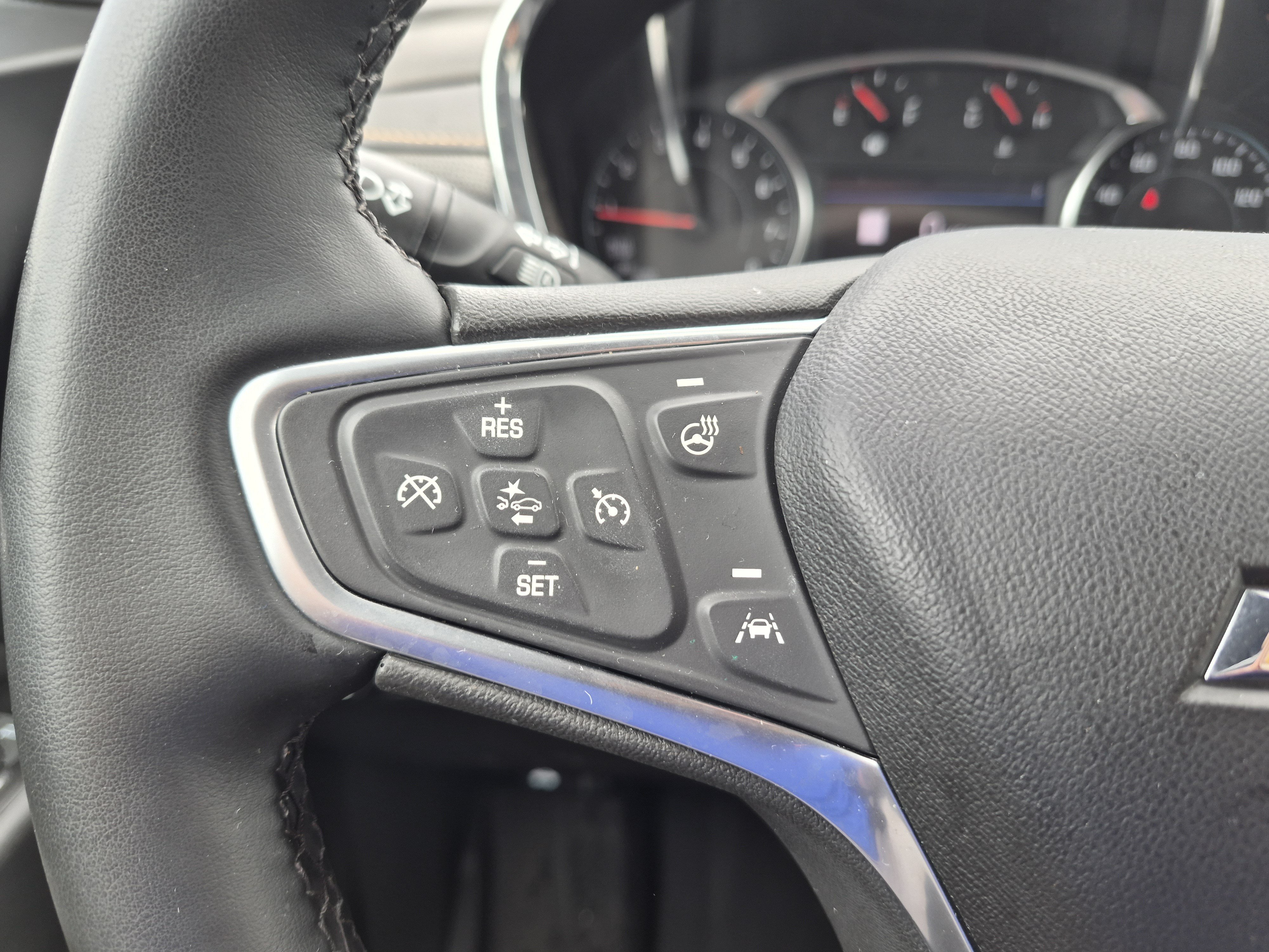 Used 2023 Chevrolet Equinox Premier AWD/4WD image 21
