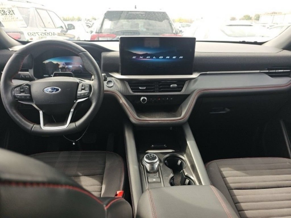 Used 2025 Ford Explorer ST-Line w/ ST-Line Street Pack AWD/4WD image 9