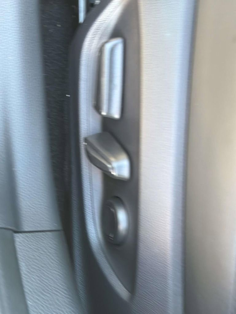 Used 2025 Toyota Prius XLE image 28