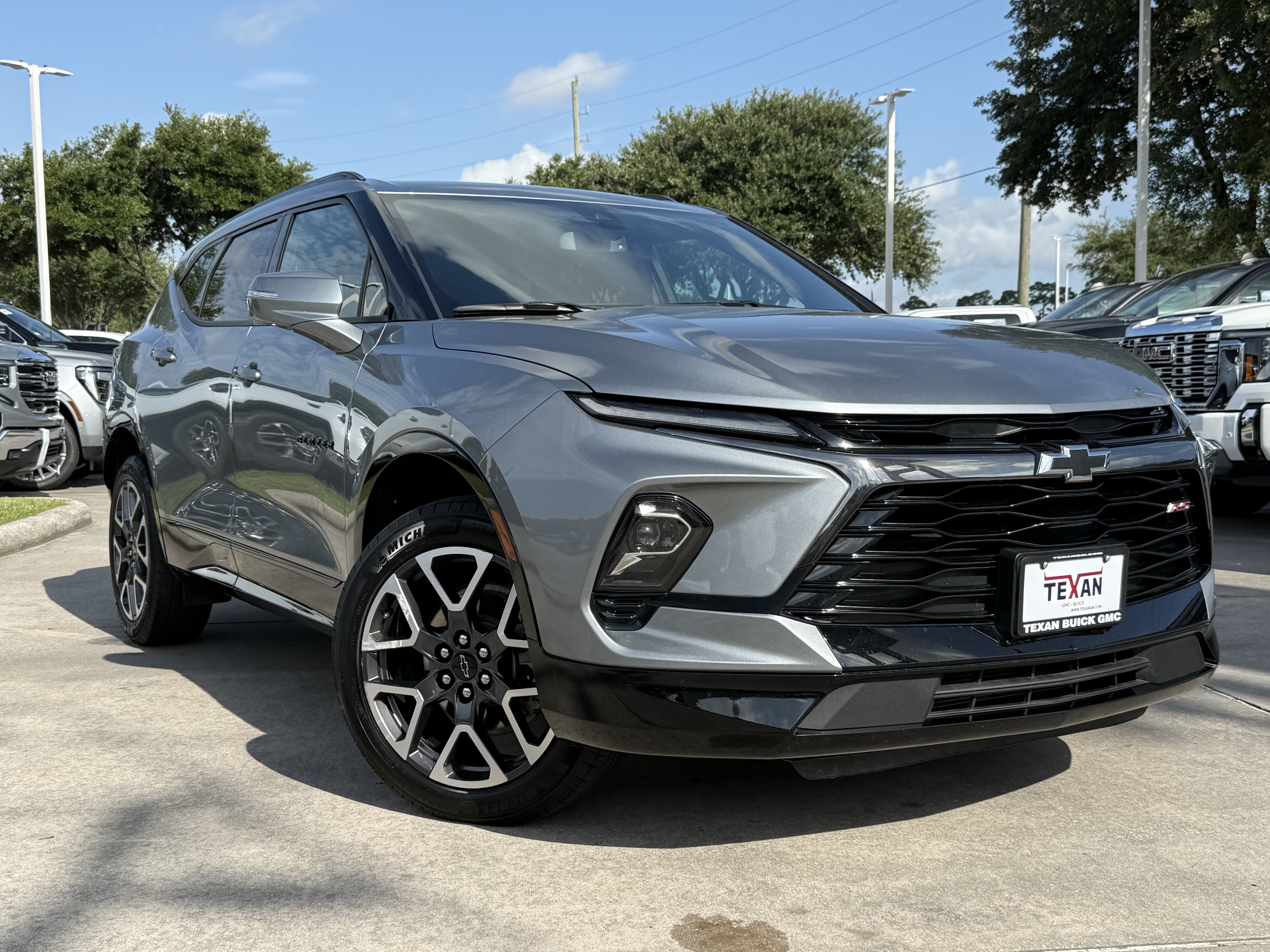 Used 2025 Chevrolet Blazer RS FWD image 2