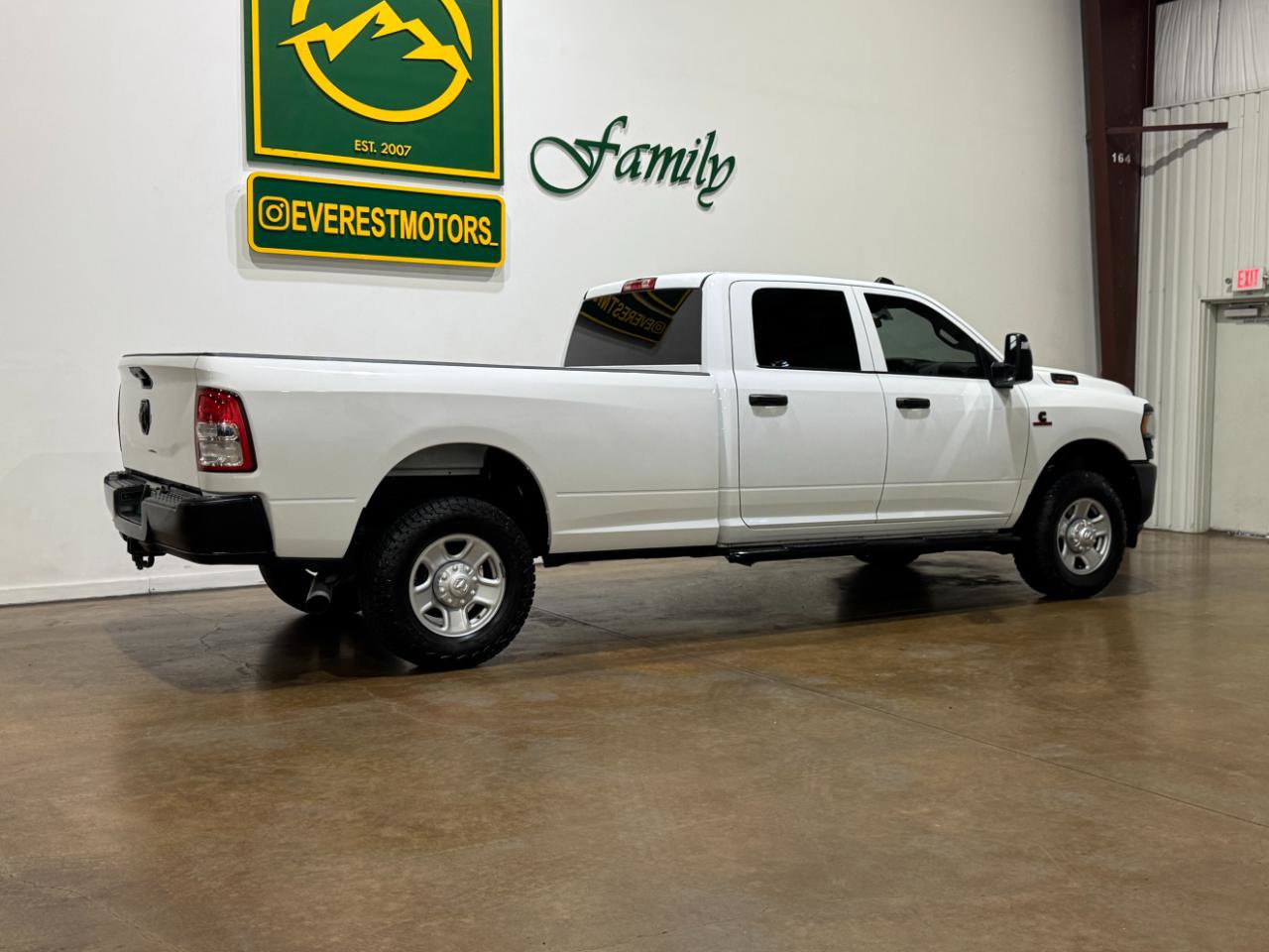 Used 2023 RAM 3500 Tradesman w/ Snow Chief Group AWD/4WD image 8