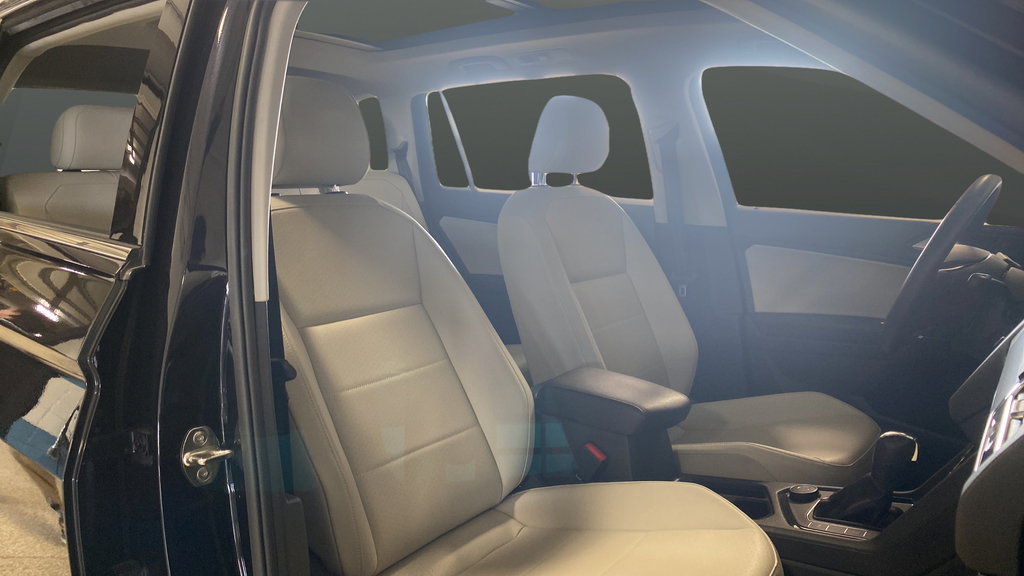Used 2020 Volkswagen Tiguan SEL AWD/4WD image 23