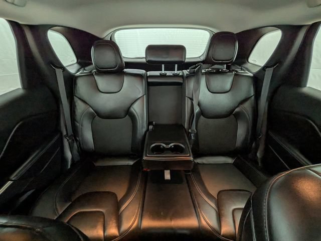 Used 2019 Jeep Cherokee Latitude Plus w/ Cold Weather Group AWD/4WD image 17