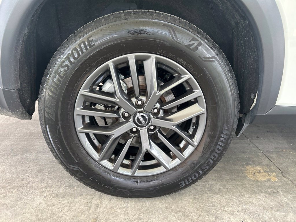 Used 2024 Nissan Rogue S FWD image 17