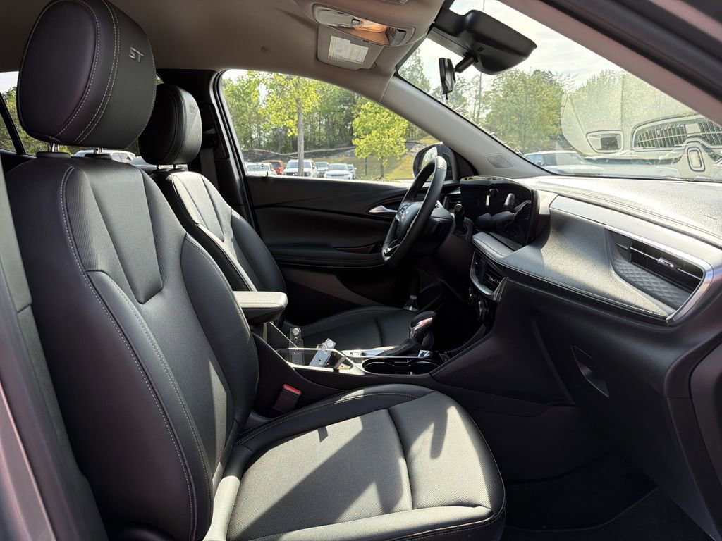 Used 2024 Buick Encore GX Sport Touring w/ Black Roof Package image 17