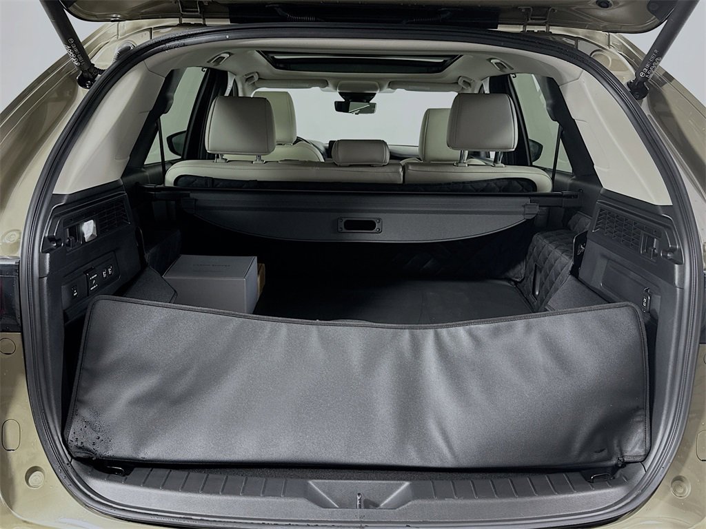 Certified 2025 MAZDA CX-70 Plug-In Hybrid w/ Premium Pkg image 16