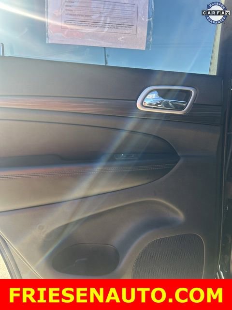 Used 2019 Jeep Grand Cherokee Laredo AWD/4WD image 12