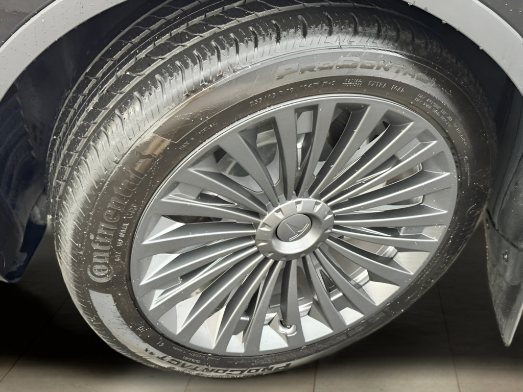 Used 2024 Tesla Model Y Long Range AWD/4WD image 17