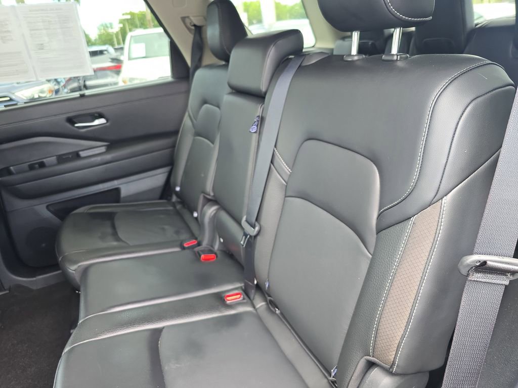 Used 2024 Nissan Pathfinder SL image 14