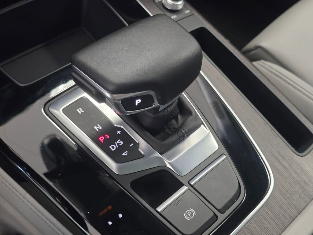 Certified 2025 Audi Q5 2.0T Premium Plus image 17