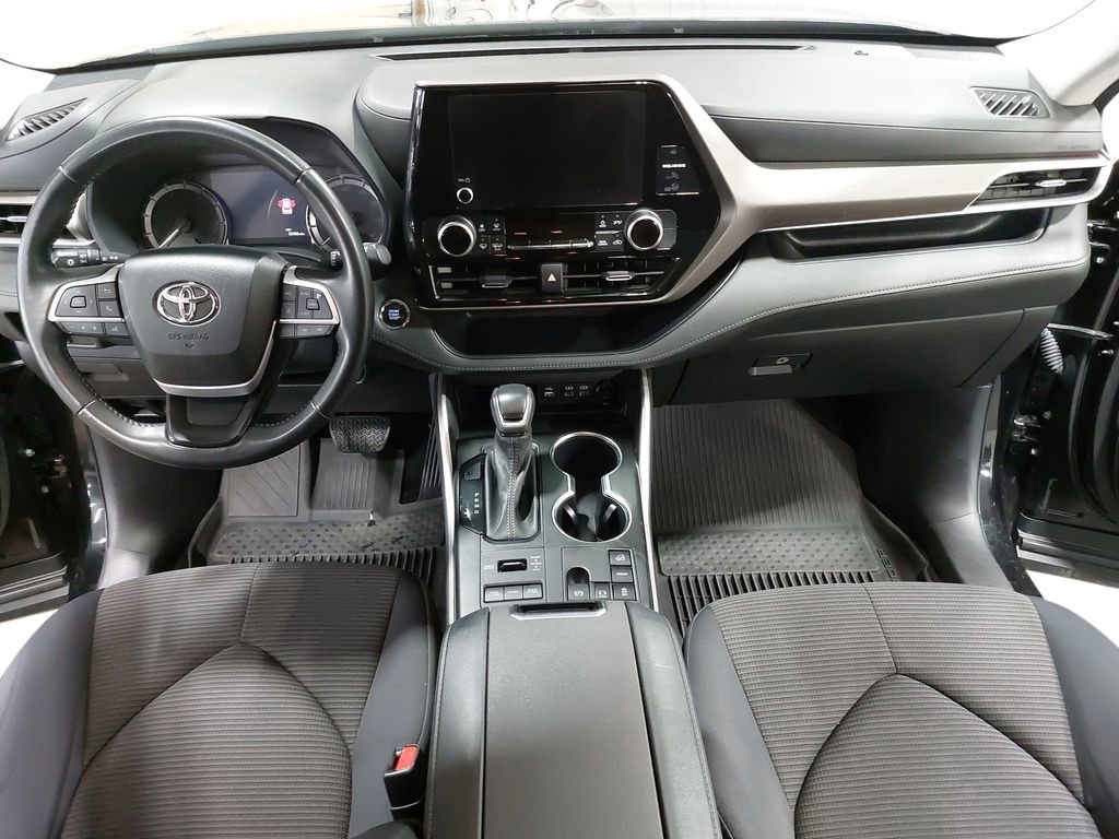 Used 2023 Toyota Highlander LE AWD/4WD image 9