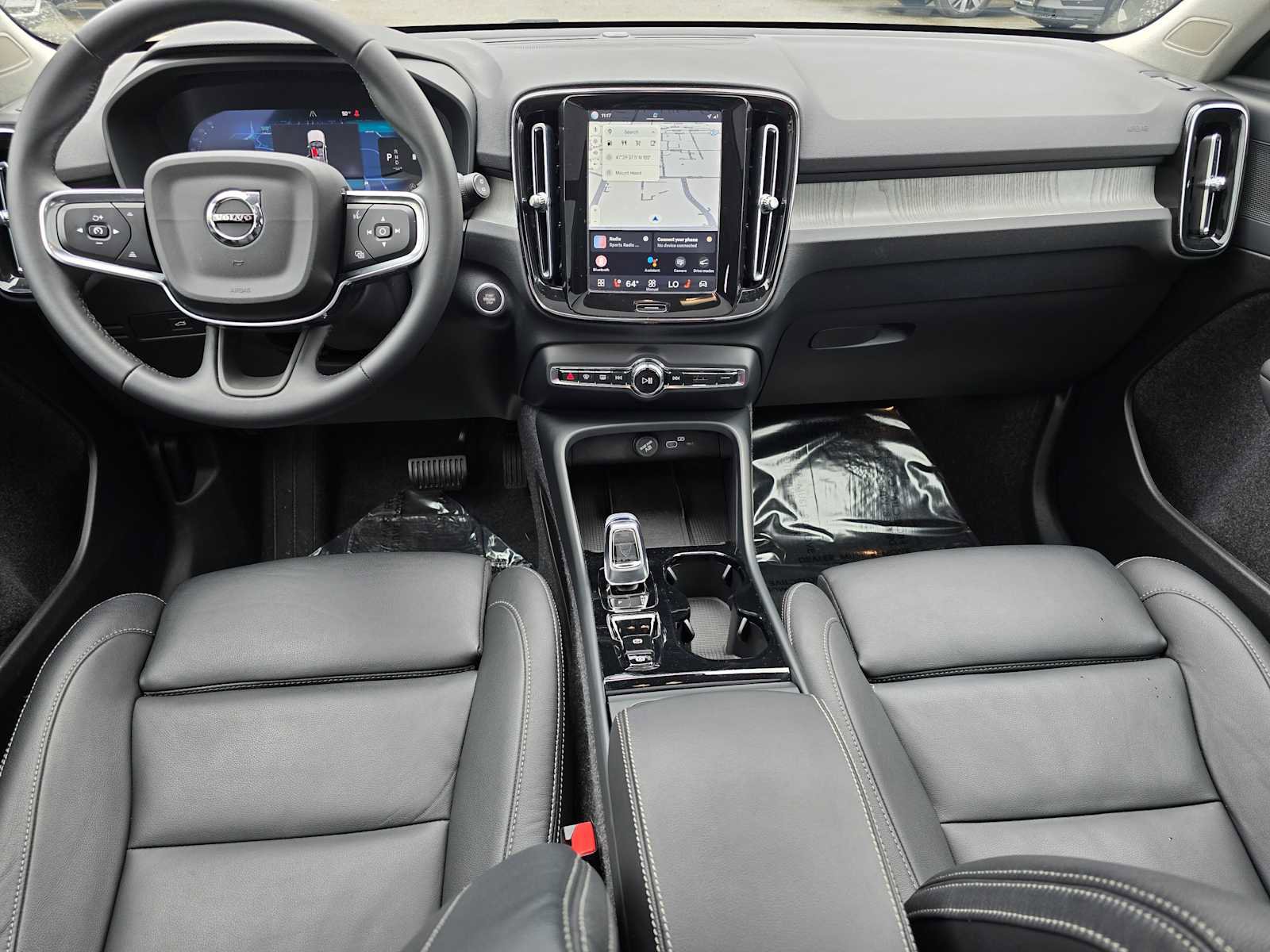 Certified 2025 Volvo XC40 B5 Plus AWD/4WD image 19