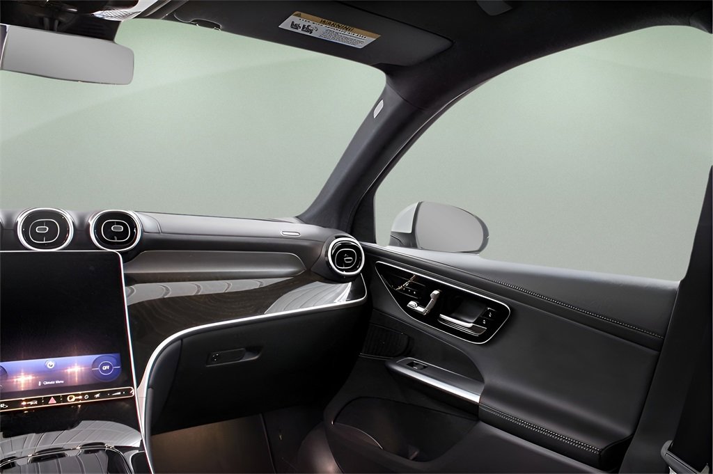 Used 2024 Mercedes-Benz GLC 300 4MATIC image 16