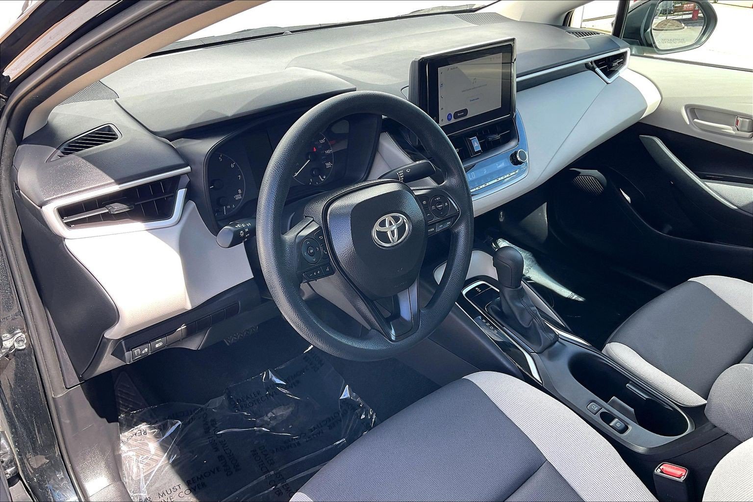 Used 2025 Toyota Corolla LE FWD image 18