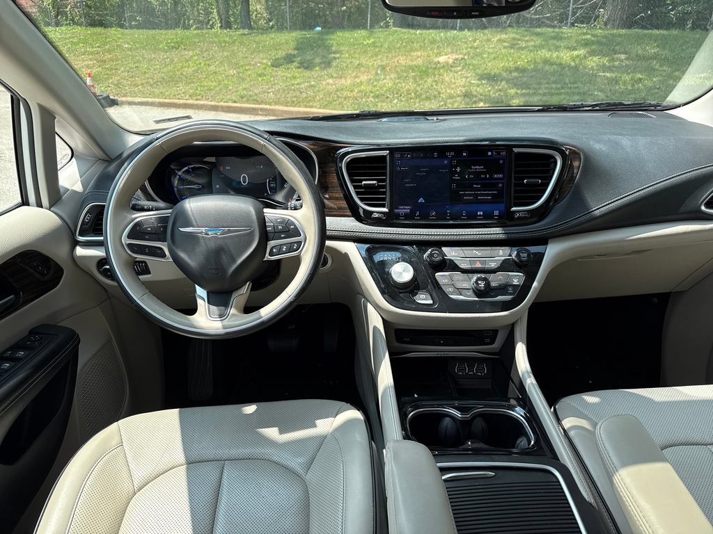 Used 2021 Chrysler Pacifica Limited w/ Uconnect Theater Family Group FWD image 24