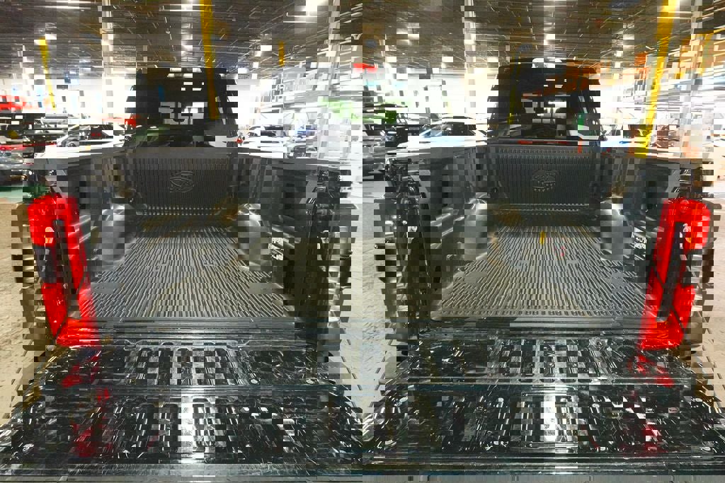 Used 2023 Ford F350 Lariat w/ Lariat Ultimate Package AWD/4WD image 29