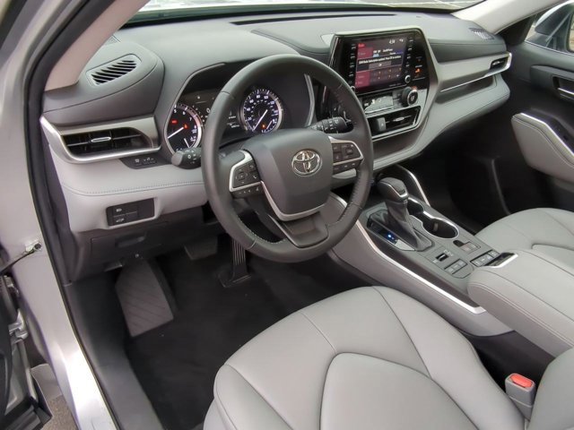Certified 2022 Toyota Highlander XLE image 9