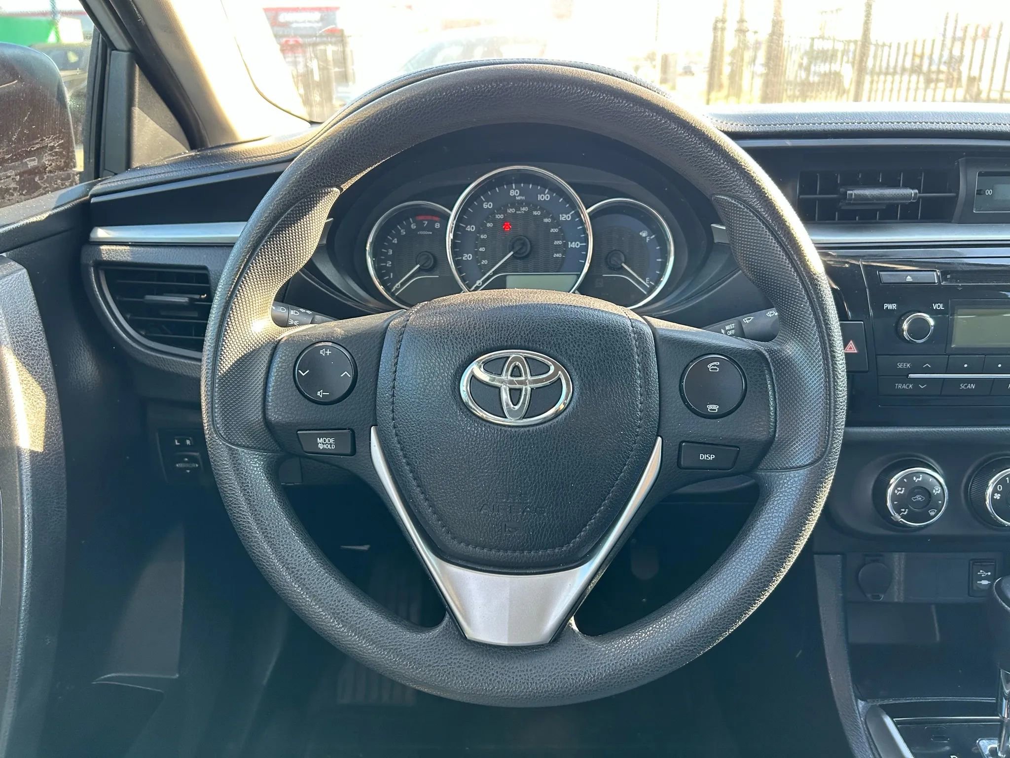 Used 2015 Toyota Corolla L image 19