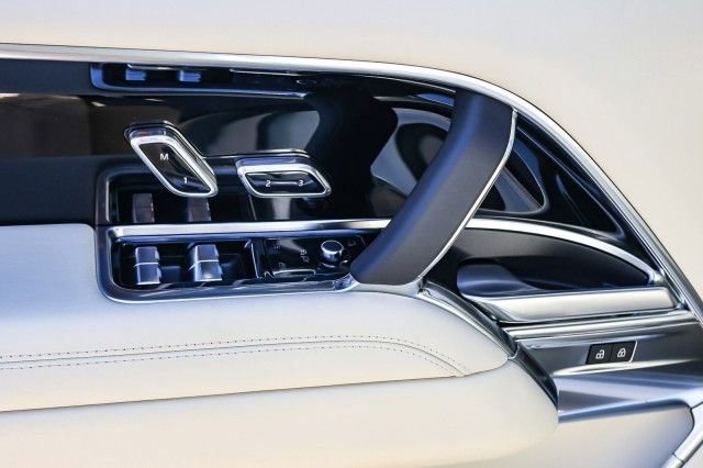 New 2025 Land Rover Range Rover SE image 21
