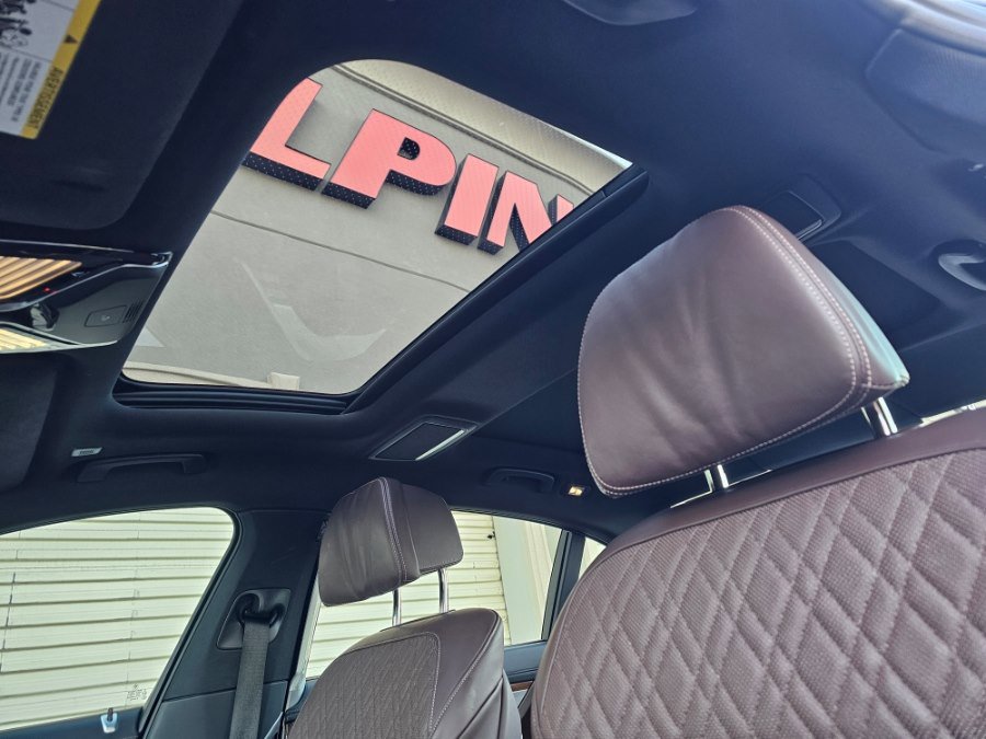 Used 2019 BMW 750i xDrive w/ Executive Package image 10