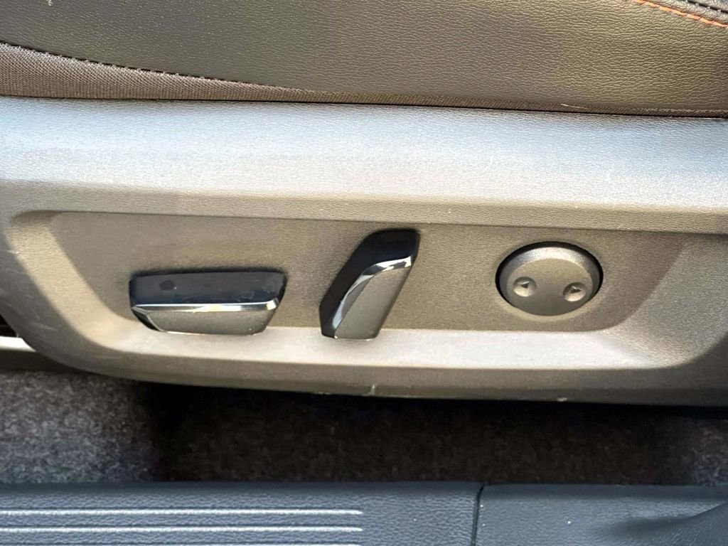 Certified 2025 Nissan Rogue SV image 19