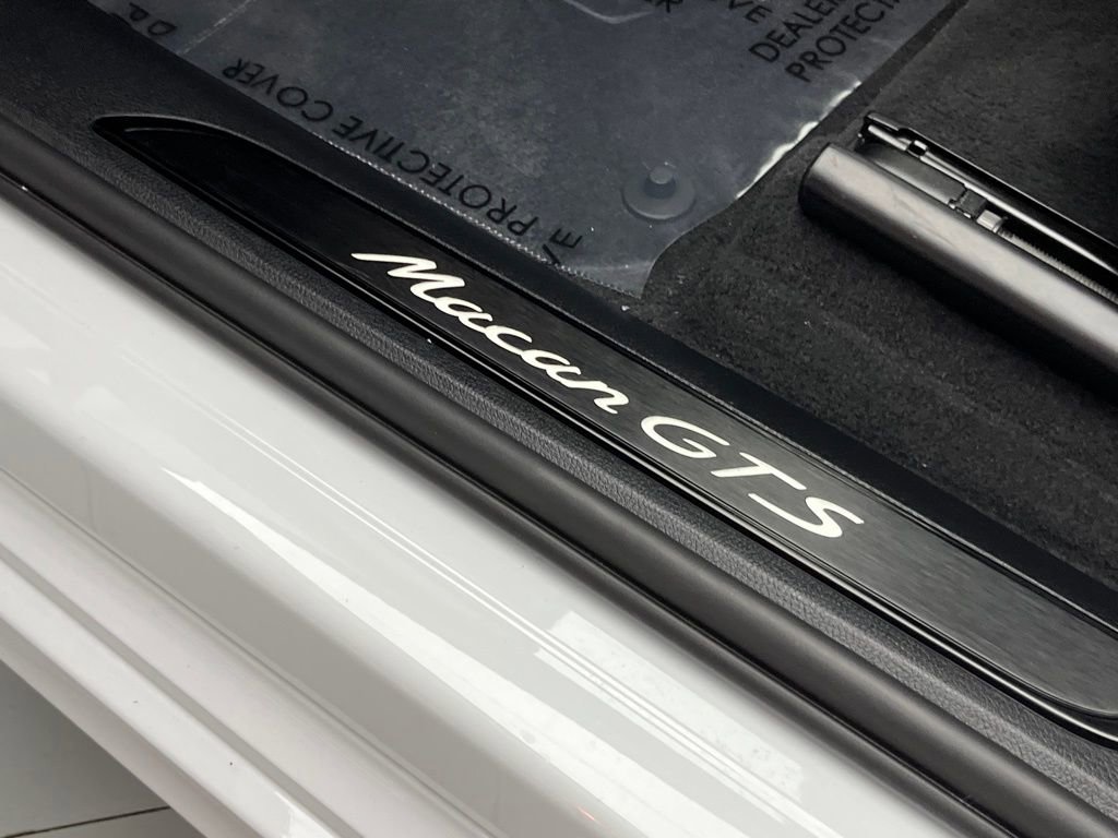 Used 2024 Porsche Macan GTS image 30