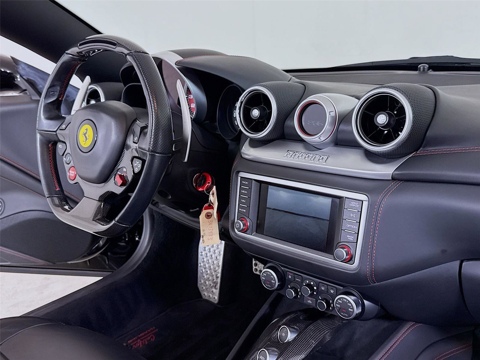 Used 2018 Ferrari California T image 35