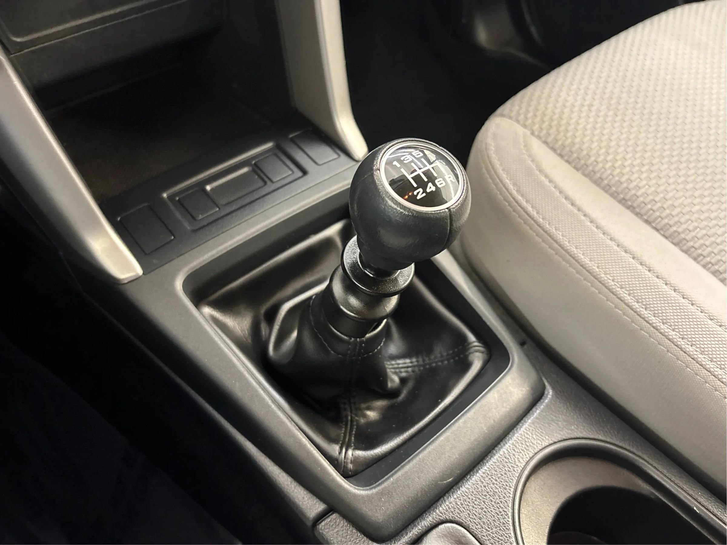 Used 2017 Subaru Forester 2.5i image 40