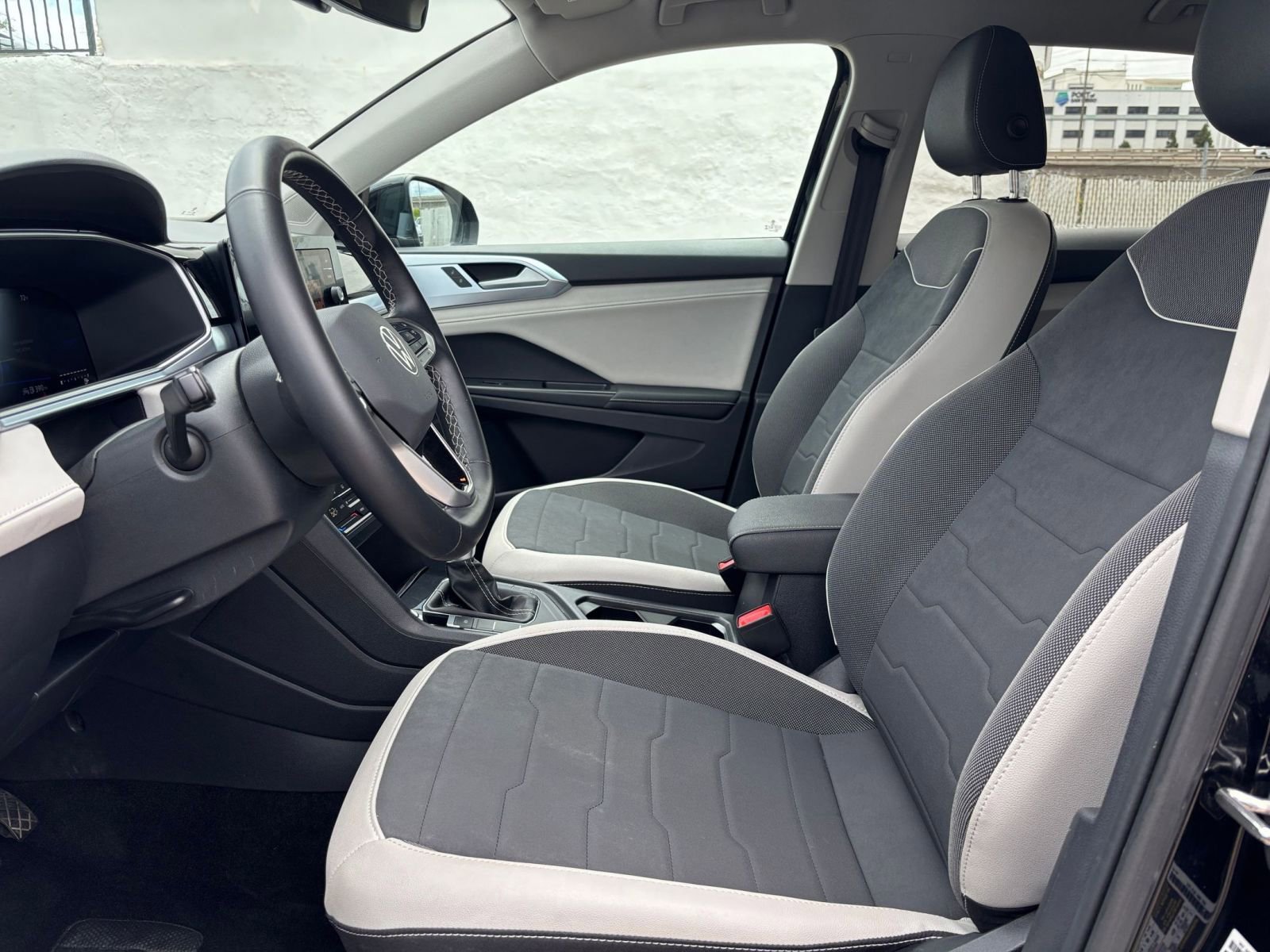 Used 2025 Volkswagen Taos SE FWD image 28