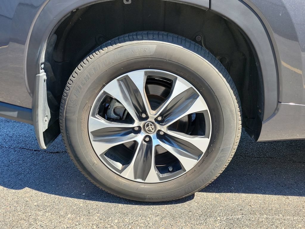 Used 2020 Toyota Highlander XLE AWD/4WD image 7