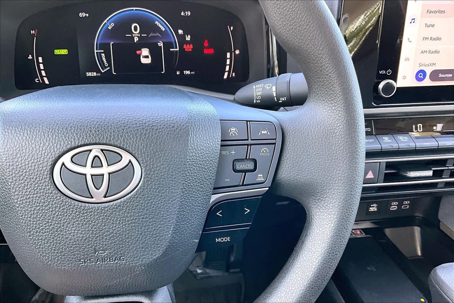 Used 2025 Toyota Camry LE w/ Convenience Package image 24
