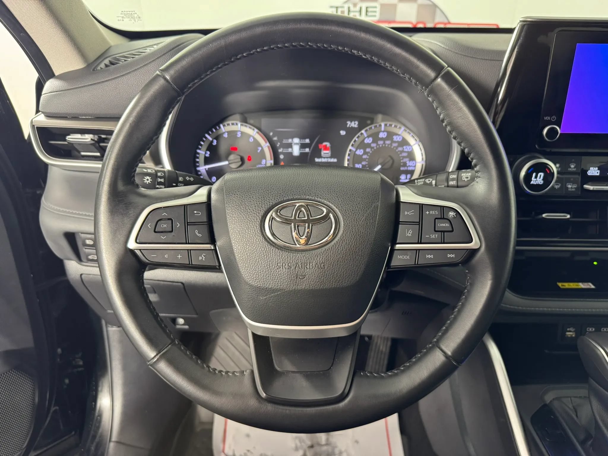 Used 2023 Toyota Highlander XLE AWD/4WD image 13