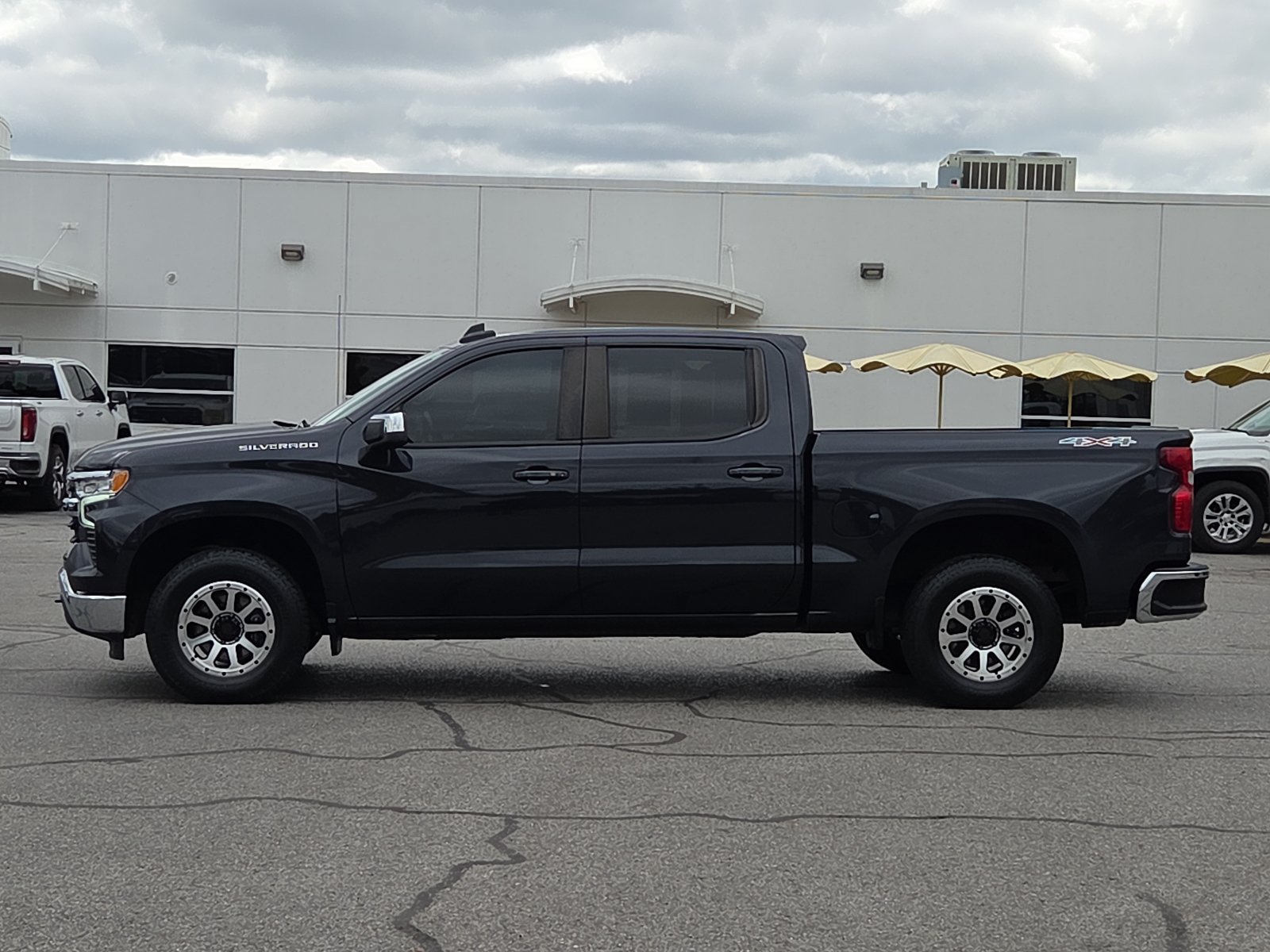 Used 2023 Chevrolet Silverado 1500 LT w/ Protection Package AWD/4WD image 2