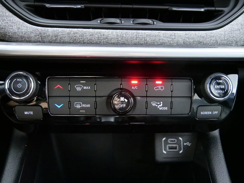 Used 2024 Jeep Compass Latitude image 43