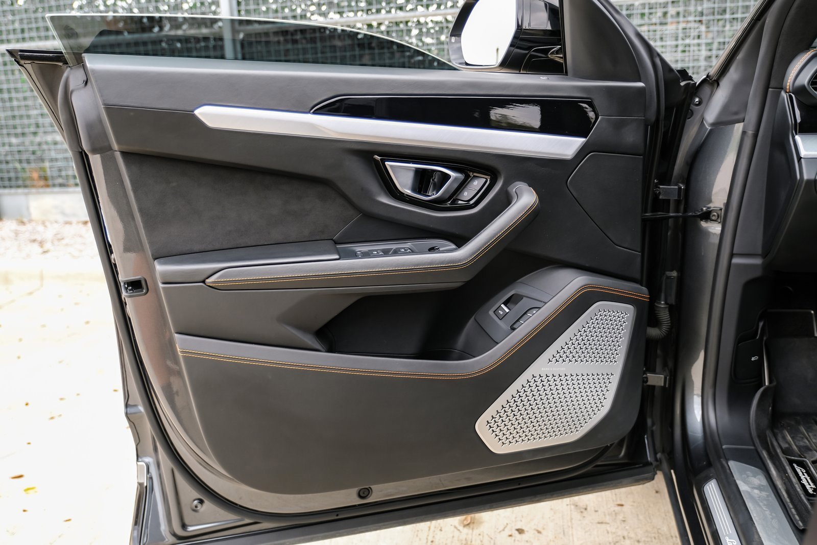 Used 2020 Lamborghini Urus image 43