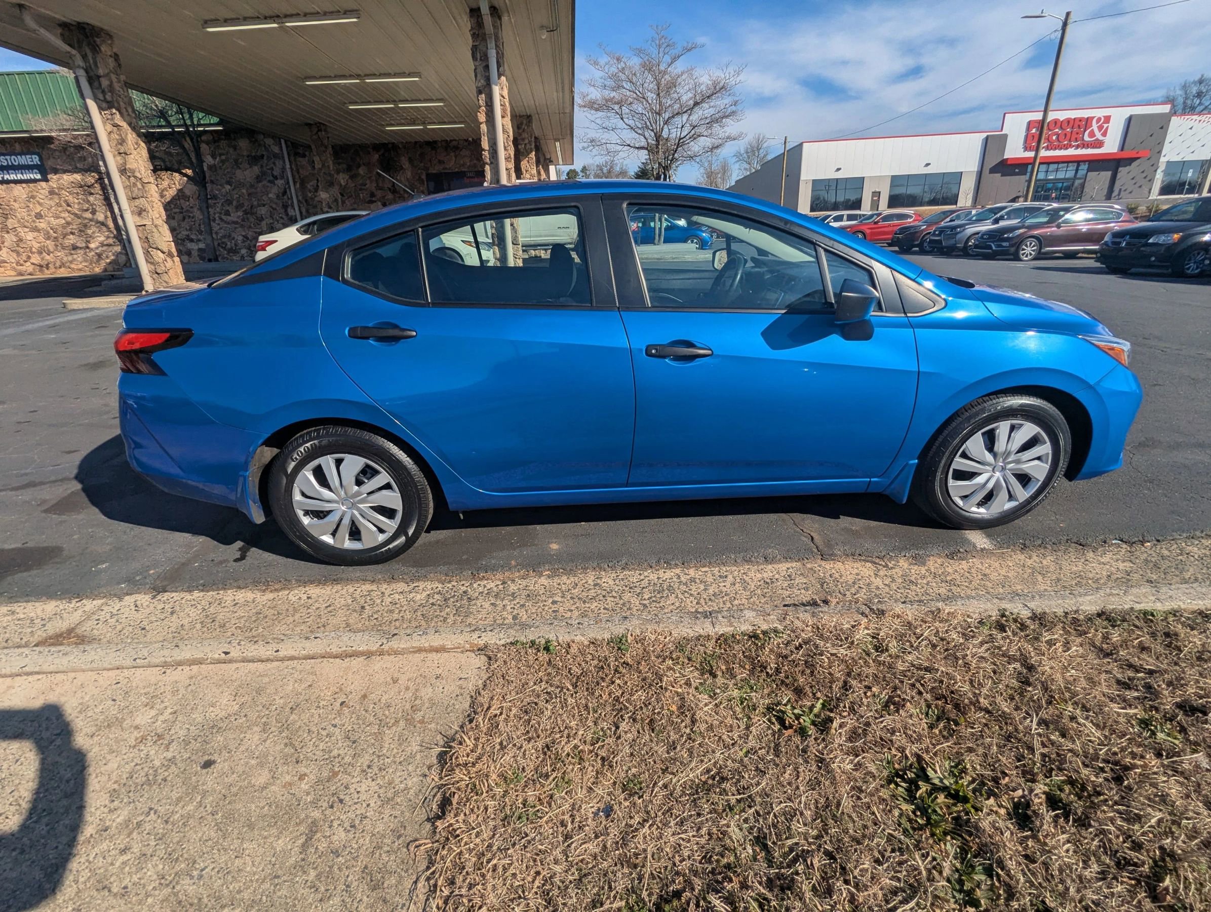Used 2023 Nissan Versa S w/ Trunk Package image 8