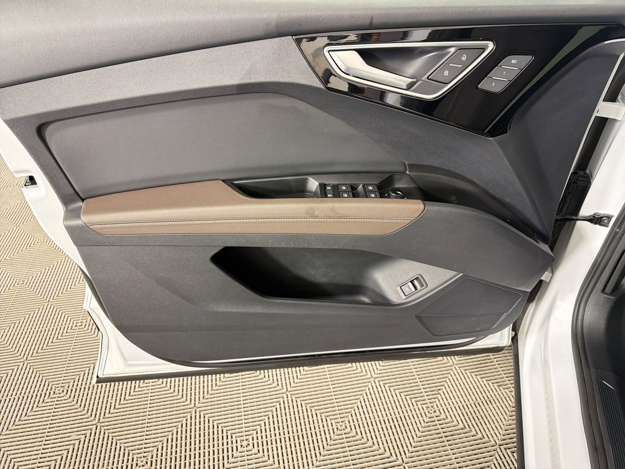 Certified 2023 Audi Q4 e-tron Prestige image 13