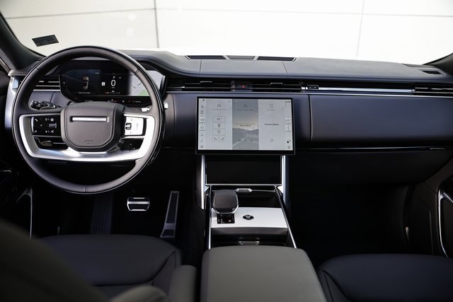New 2025 Land Rover Range Rover SE image 35