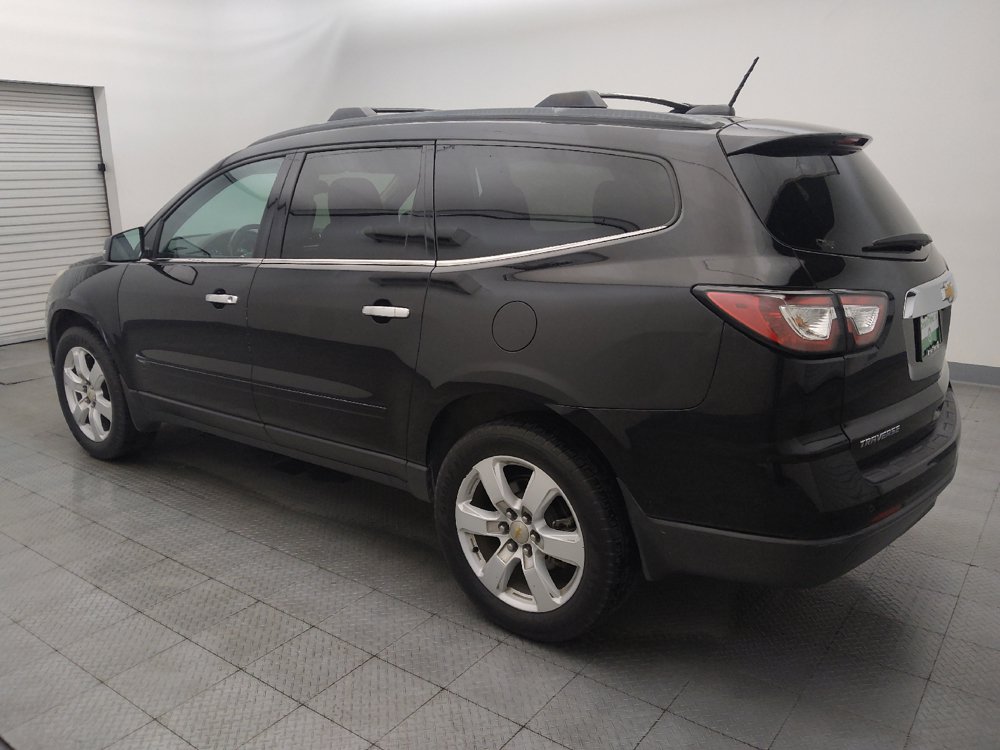 Used 2017 Chevrolet Traverse LT w/ Style and Technology Package FWD image 3