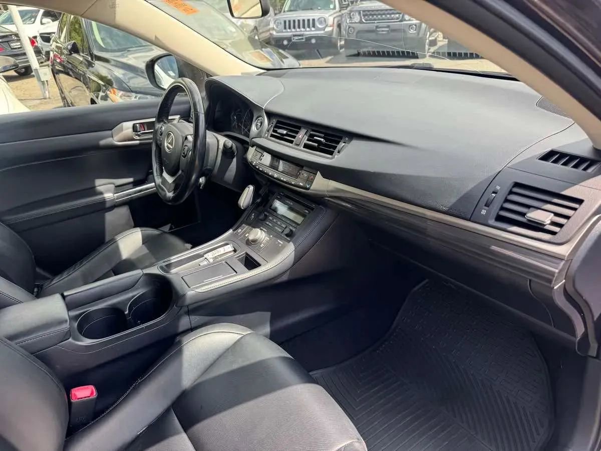 Used 2014 Lexus CT 200h FWD image 9