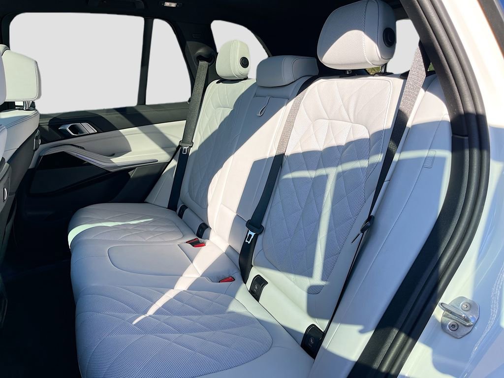 Used 2024 BMW X5 xDrive40i w/ M Sport Package image 32