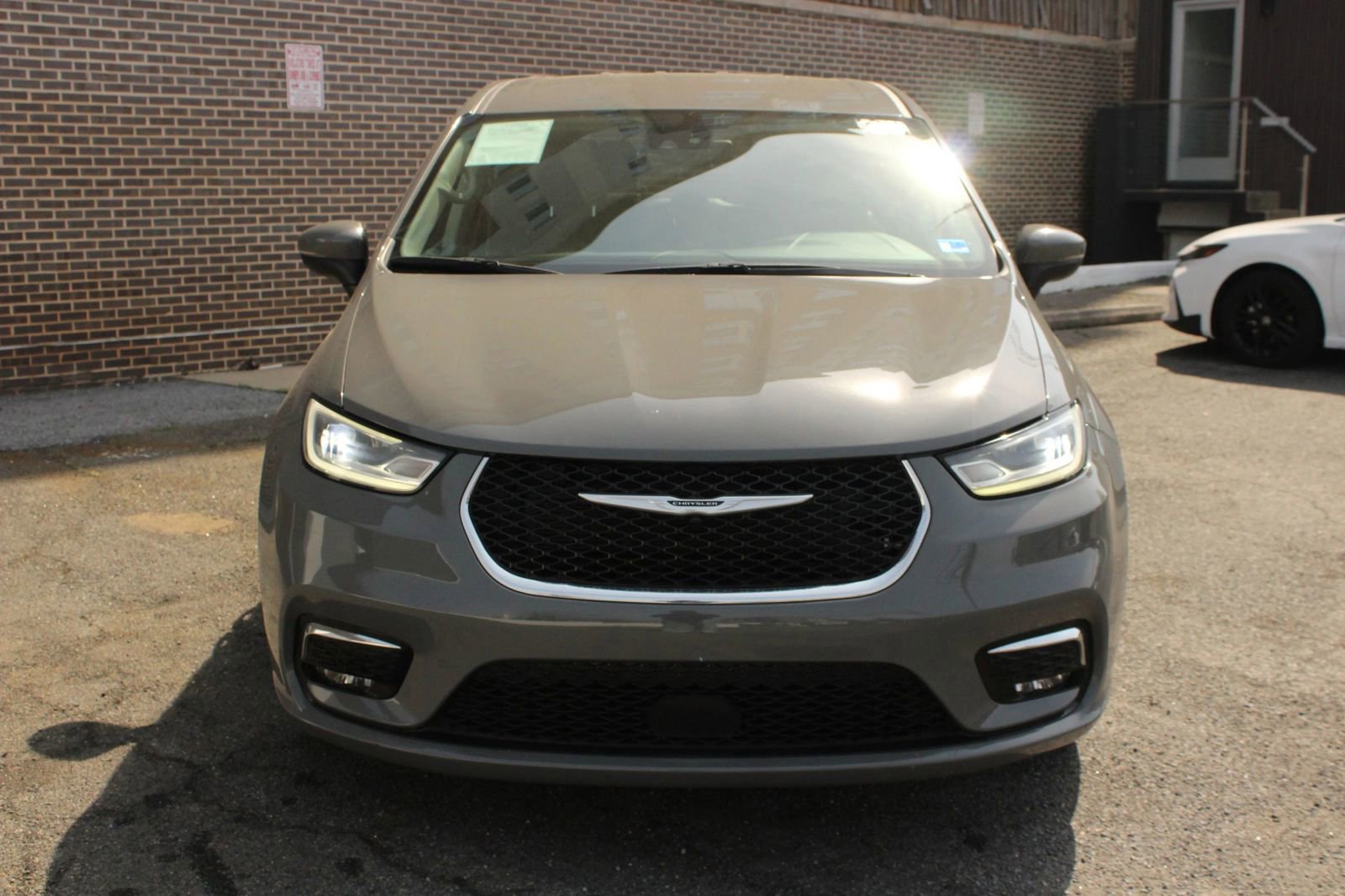 Used 2023 Chrysler Pacifica Touring-L FWD image 10