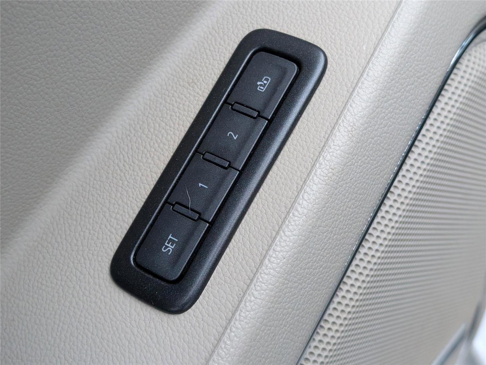 Used 2019 GMC Yukon Denali w/ Denali Ultimate Package AWD/4WD image 16