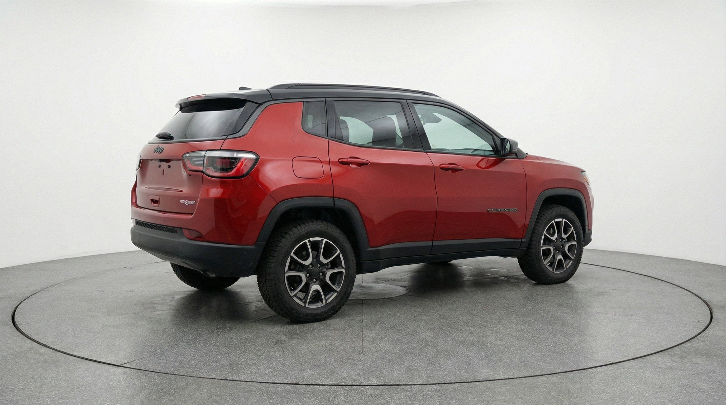 Used 2025 Jeep Compass Trailhawk AWD/4WD image 9
